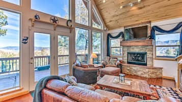 TV, fireplace, stereo