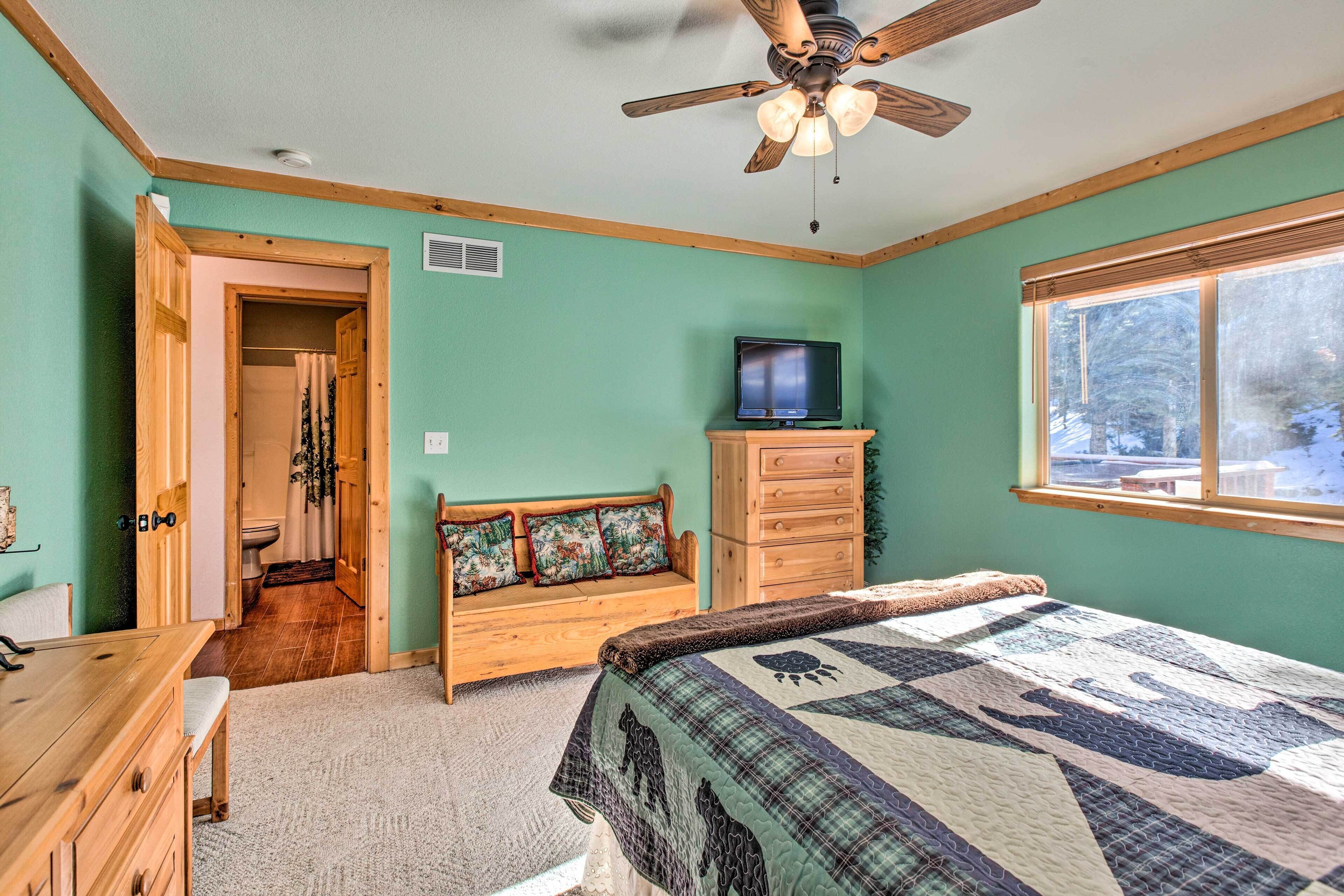 4 bedrooms, desk, iron/ironing board, WiFi
