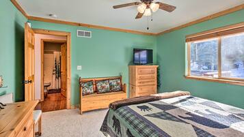 4 bedrooms, desk, iron/ironing board, WiFi