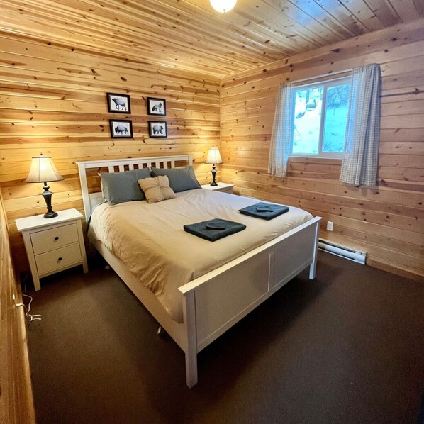 2 Schlafzimmer, Schreibtisch, Bügeleisen/Bügelbrett, Reisekinderbett