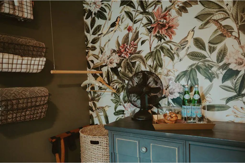 The Swan • Fully Private Guest Suite