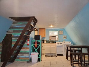 Fridge, microwave, oven, stovetop - Modern Relaxing Lakeside Cabin #3 (Cisco)