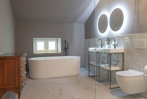 Estudi en suite superior | Bany | Assecador de cabells, tovalloles, sabó i xampú 