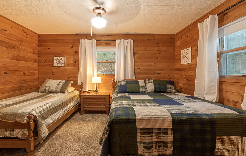 Spacious and Private Cabin with Game Room, Woodstove, Firepit and Pet
