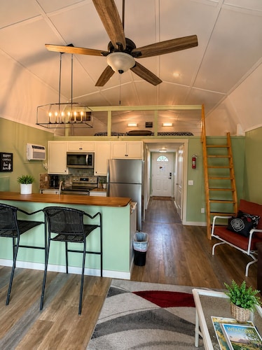 The Laurel at Lake Hamilton ~ Cabin Two