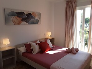 2 makuuhuonetta, silitysrauta/-lauta, Wi-Fi, vuodevaatteet