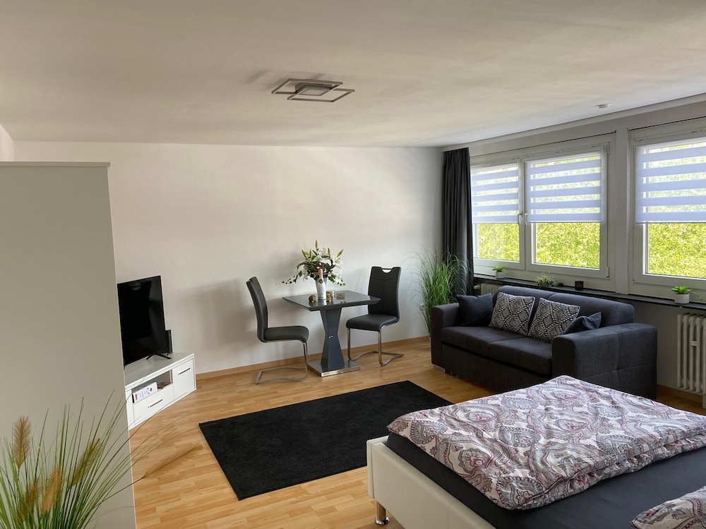 KL33 Newly renovated Studio Apartment Kaiserslautern FeWodirekt