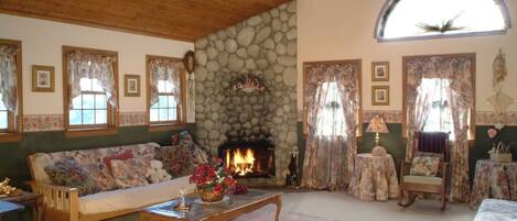 Smart TV, fireplace
