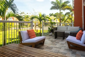 Property grounds - Negril Beach Upscale Condo (Negril)