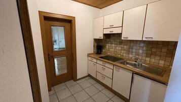 Frigorifero, piano cottura, macchina per tè/caffè