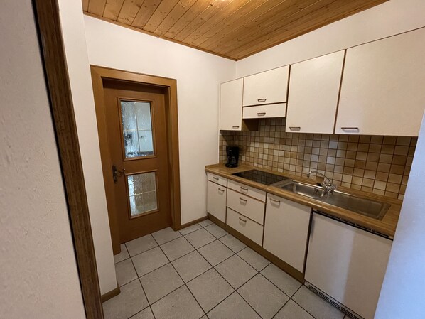 Fridge, stovetop, coffee/tea maker, cookware/dishes/utensils