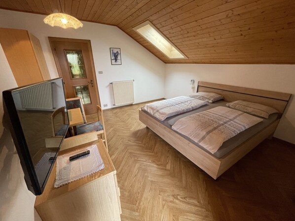 2 bedrooms, free WiFi, bed sheets