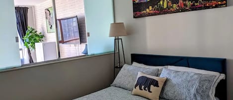 1 habitación, tabla de planchar con plancha, wifi y ropa de cama