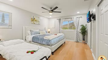 4 室のベッドルーム、デスク、アイロン / アイロン台、WiFi (無料)