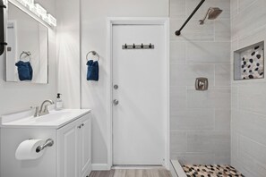 Bathtub, towels, soap, shampoo