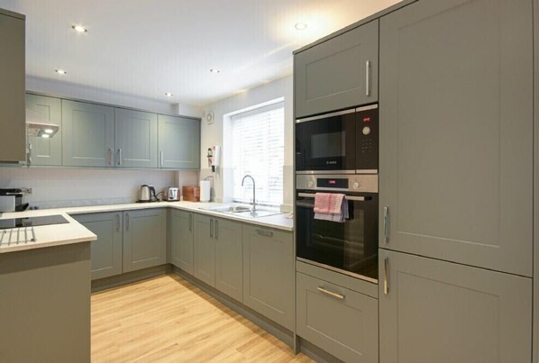 Dishwasher, cookware/dishes/utensils