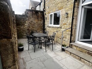 Cottage | Outdoor dining