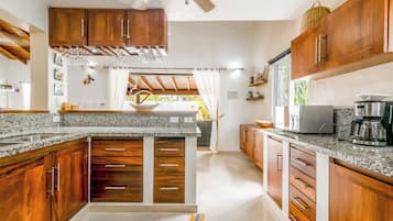 Fridge, microwave, oven, coffee/tea maker