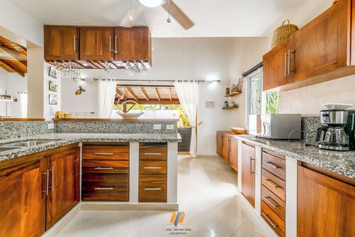 Holiday Villa - 3 Bedrooms A/C -2 Bathrooms-Private Pool-Garden-300M POPY Beach