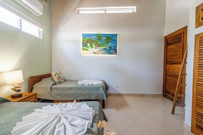 3 slaapkamers, een kluis op de kamer, een bureau
