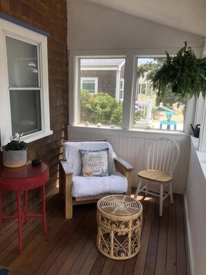 Interior - Cottage right on WHB! (Narragansett)