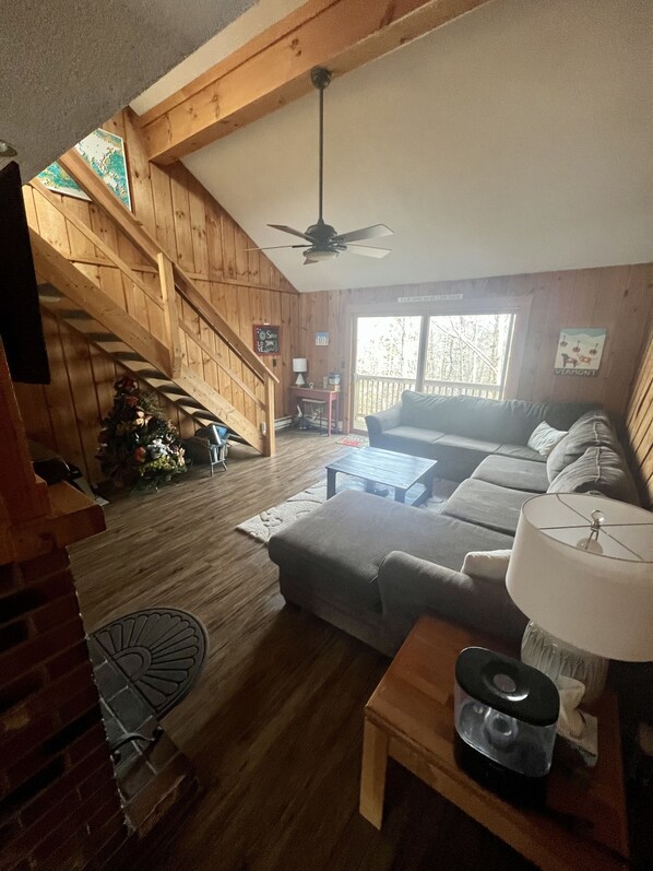 Smart TV, chimenea y videojuegos 