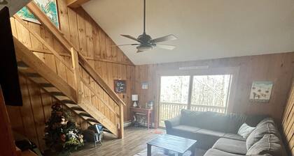 Black Bear Bungalow- SKI HOME, On Moover line