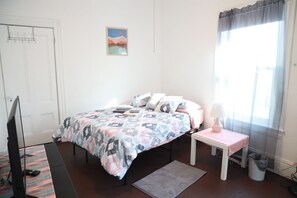 3 bedrooms, desk, iron/ironing board, WiFi