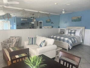 Suite Studio | Ameublement personnalisé, fer et planche à repasser, Wi-Fi gratuit