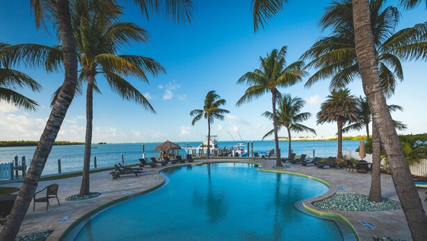 Outdoor pool, open 9:00 AM to 5:30 PM, pool umbrellas, pool loungers - Safe Harbor Marathon (Marathon)