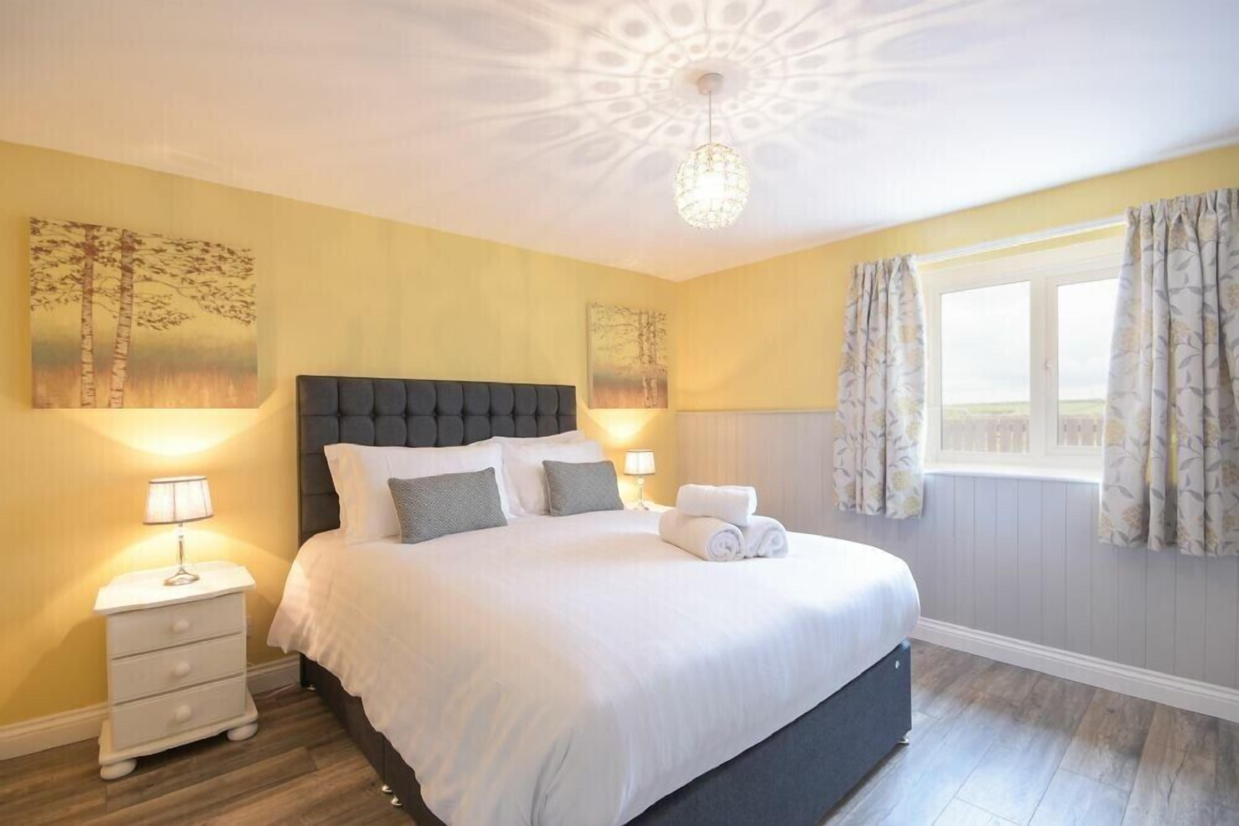 1 habitación, decoración personalizada y muebles diferentes 