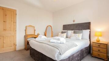 2 bedrooms, individually decorated, individually furnished, free WiFi