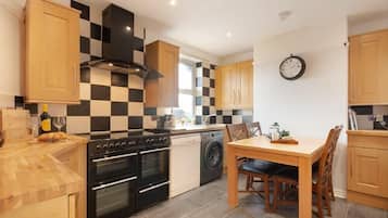 Fridge, dishwasher, cookware/dishes/utensils