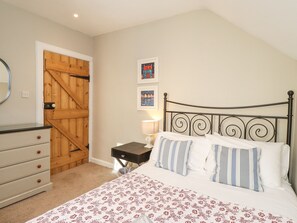 4 عدّة غرف نوم وبديكورات فريدة لكل غرفة وطراز فريد لكل وحدة