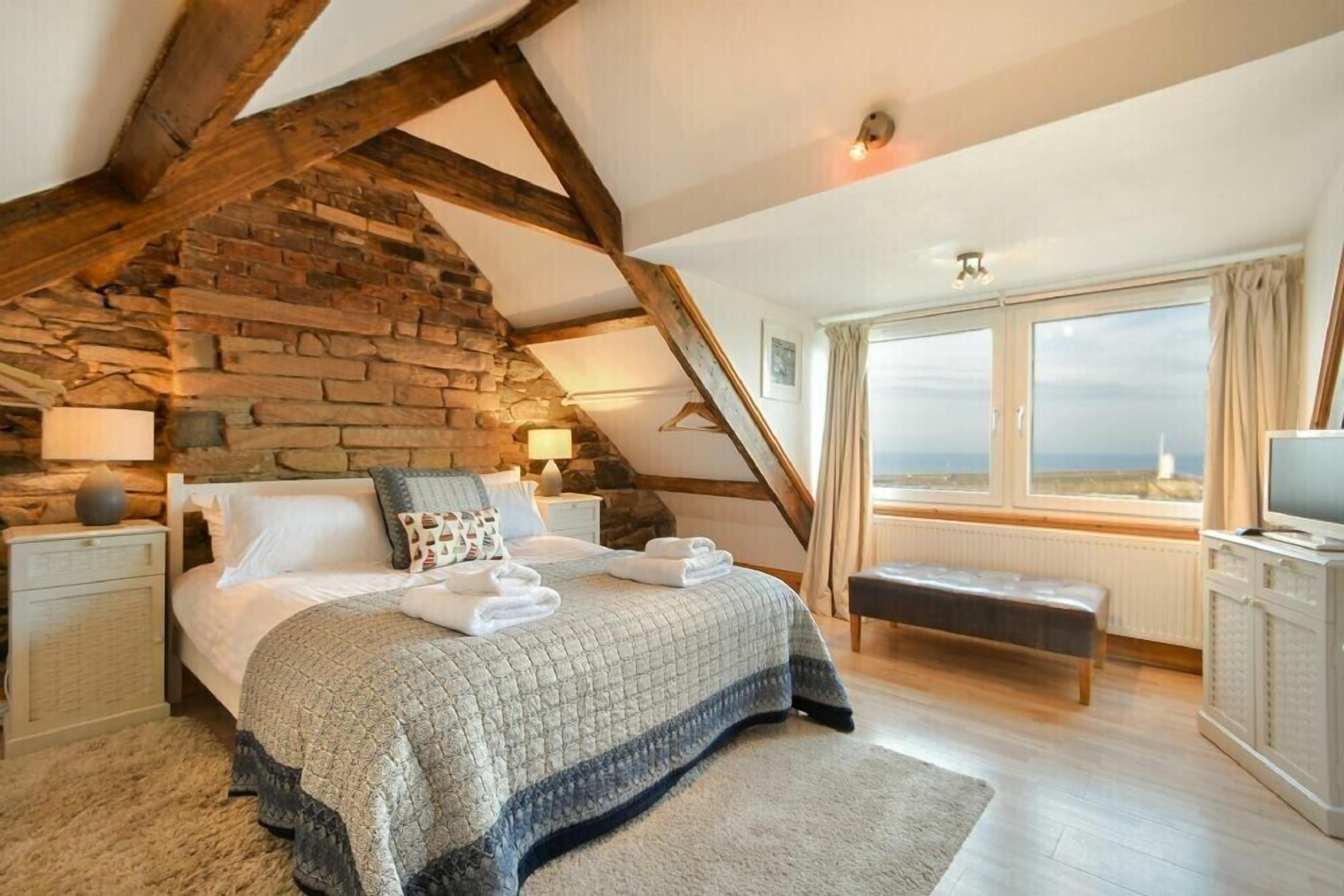 4 عدّة غرف نوم وبديكورات فريدة لكل غرفة وطراز فريد لكل وحدة