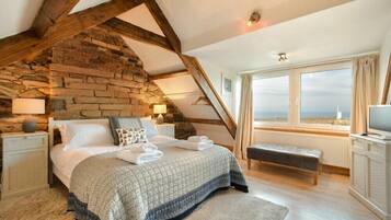 4 bedrooms, individually decorated, individually furnished, free WiFi