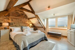 4 phòng ngủ, trang trí khác biệt