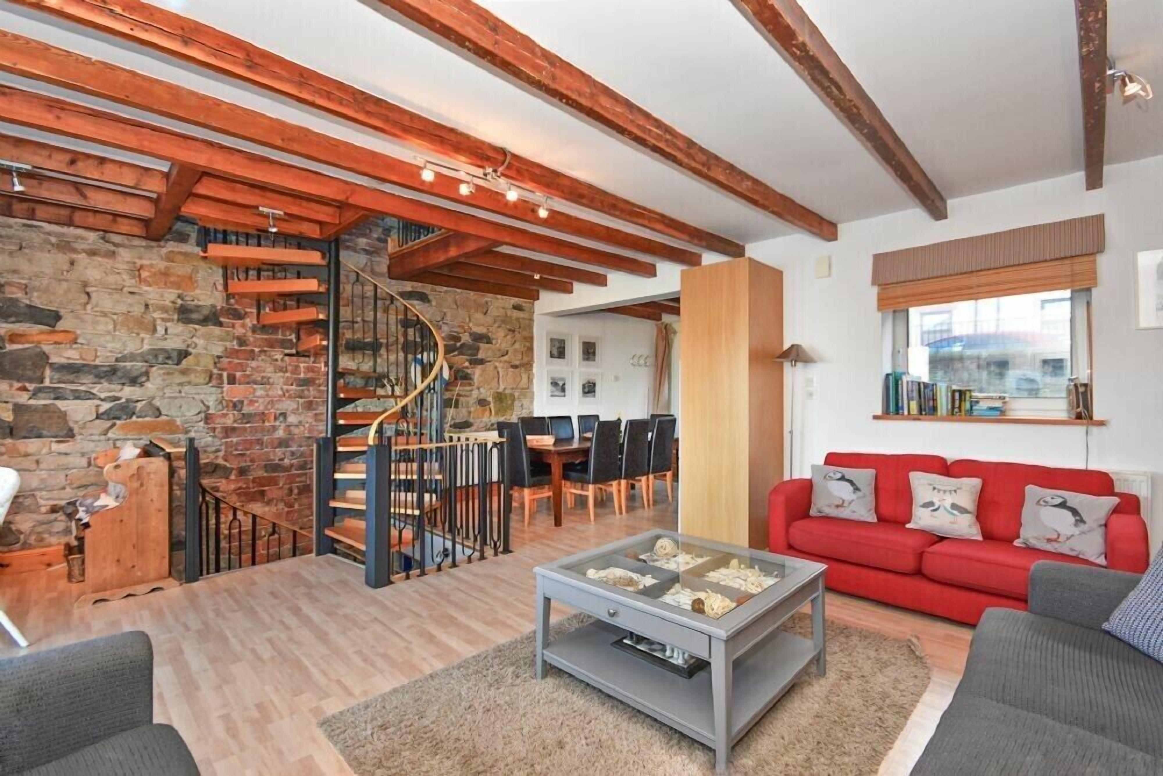 المنشأة من الداخل