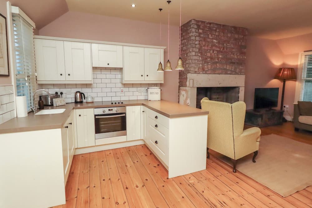 Armstrong Cottages No6 - Budle