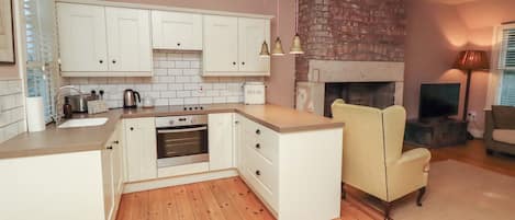 Fridge, dishwasher, cookware/dishes/utensils