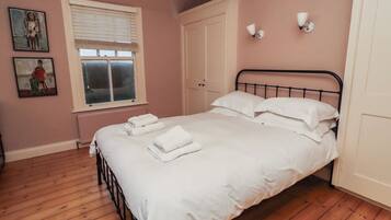 2 habitaciones, decoración personalizada y muebles diferentes