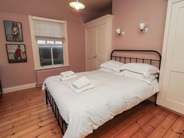 2 quartos, individualmente decorados, individualmente mobiliados