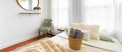 3 habitaciones, tabla de planchar con plancha, wifi y ropa de cama