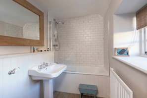 Cottage | Bathroom | Shower