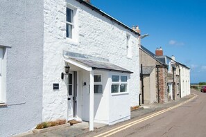 Exterior - Cargoes (Alnwick)