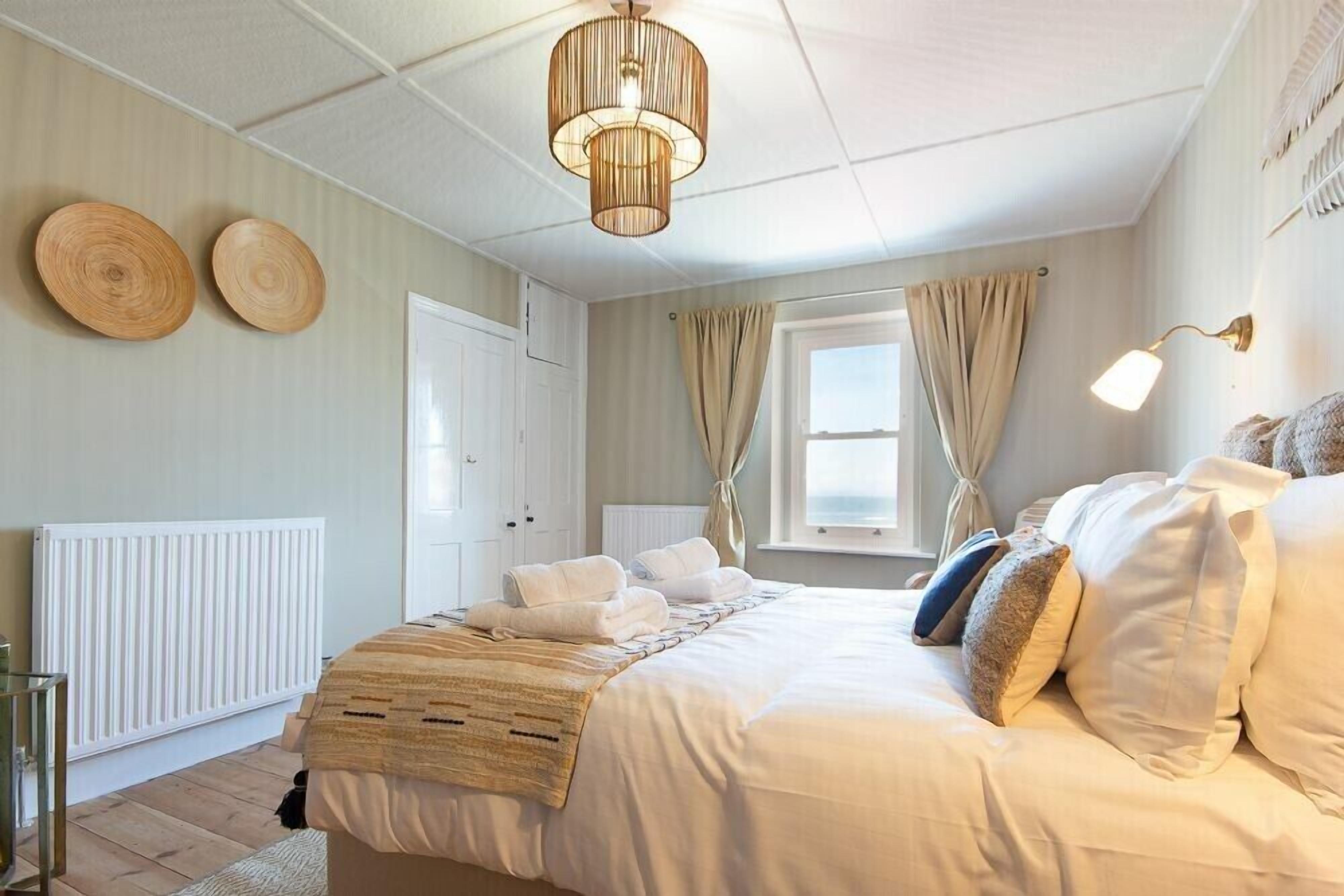 4 bedrooms, individually decorated, individually furnished, free WiFi