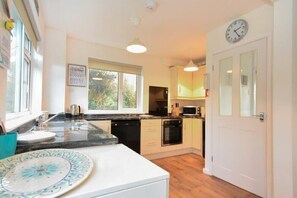 Fridge, dishwasher, cookware/dishes/utensils - Barmoor (Alnwick)