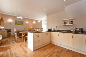 Fridge, dishwasher, cookware/dishes/utensils - High Tide (Alnwick)