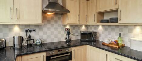 Fridge, dishwasher, cookware/dishes/utensils