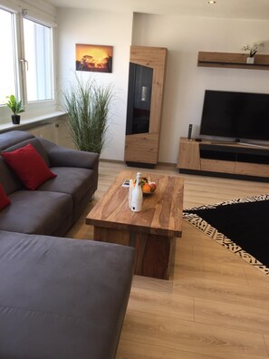 Smart TV - KL27: Luxurious Modern Apartment in the heart of Kaiserslautern (Kaiserslautern)
